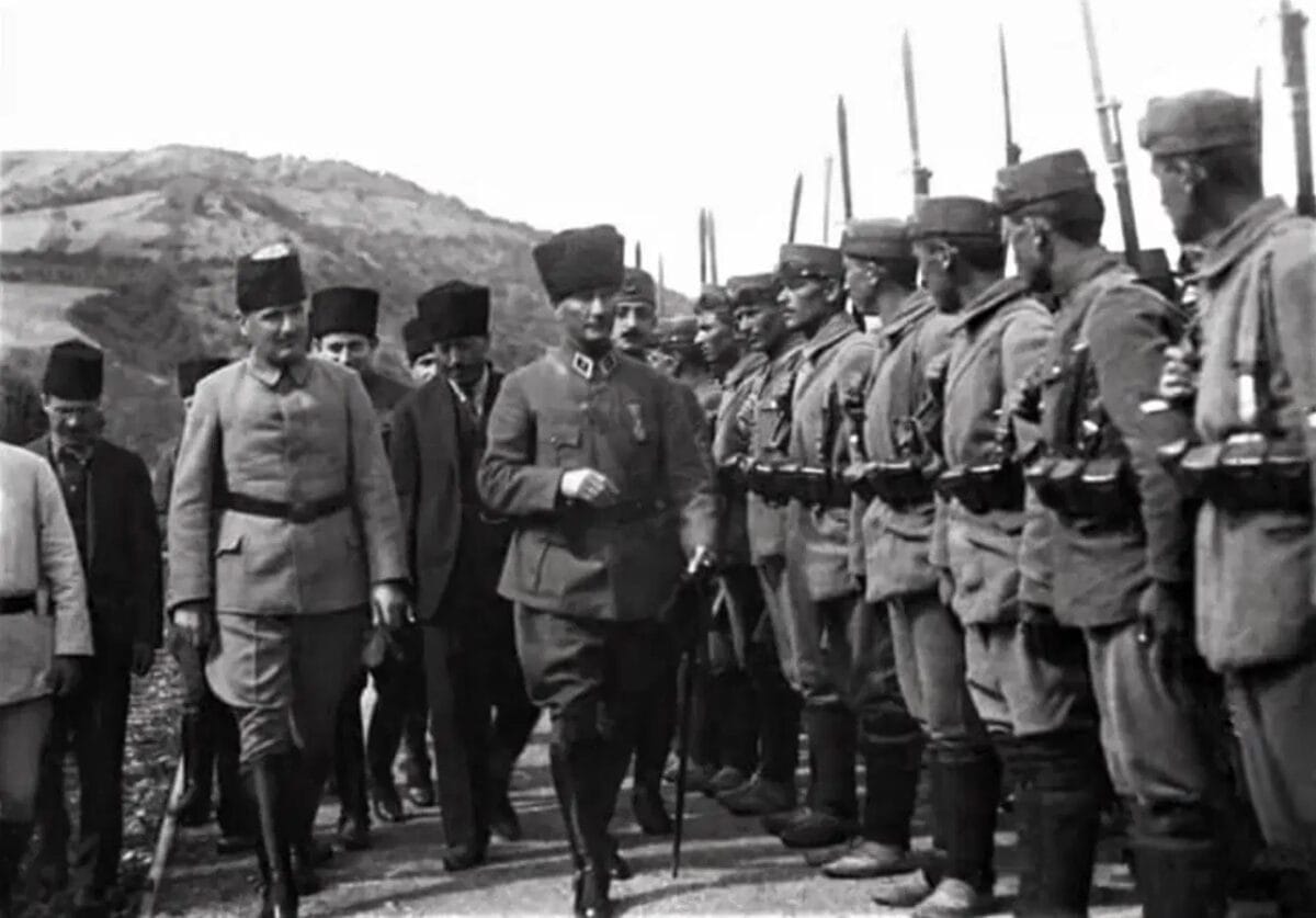 Dünya Bize Karşı… Değerli Yalnızlık Falan